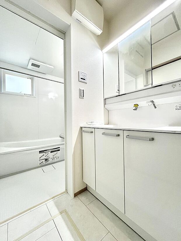 清潔感のある快適空間です。毎日の身支度も気持ち良くお使い頂けます。