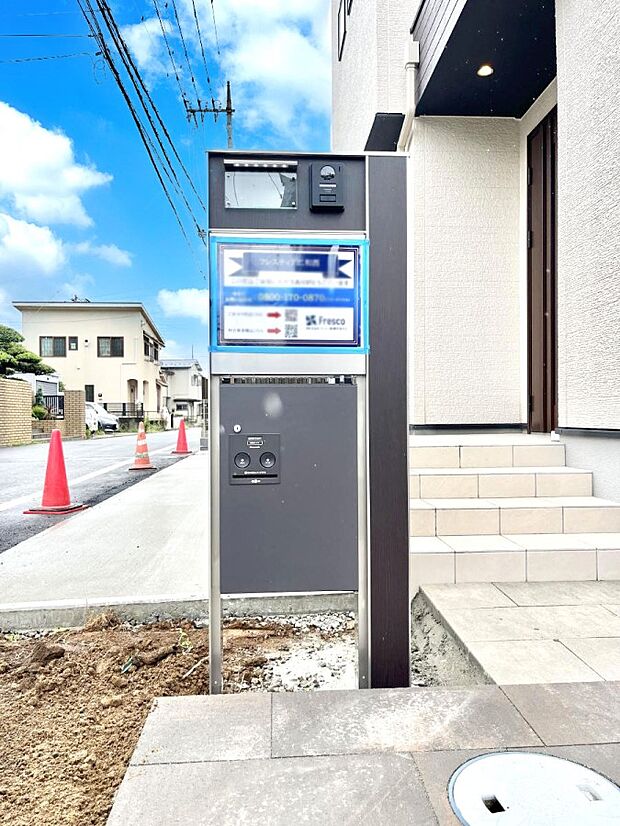 シンプルデザインのポスト。