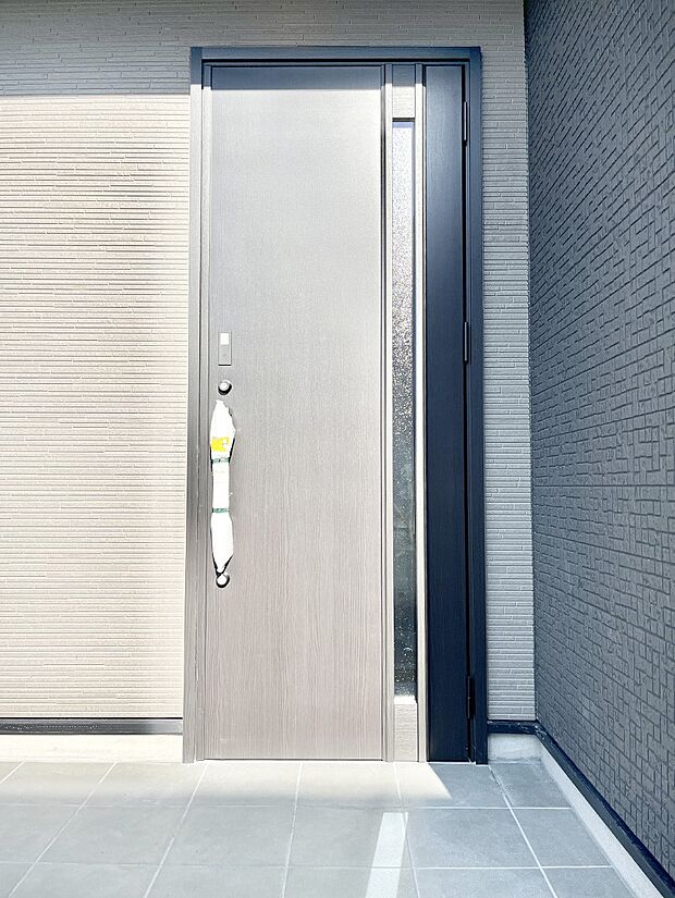 大切な家族、来客を出迎える玄関。