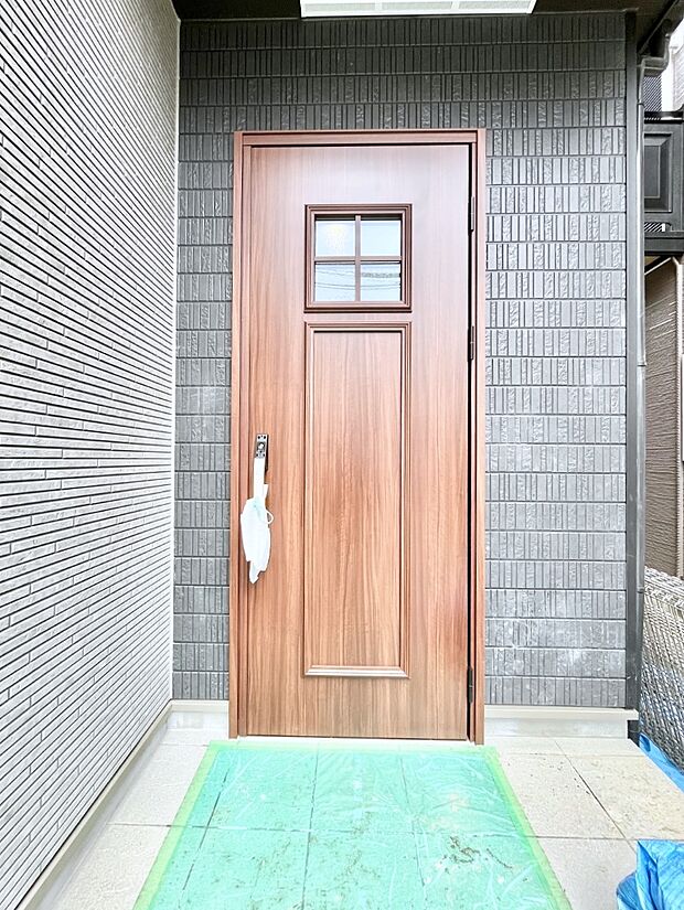 大切な家族、来客を出迎える玄関。