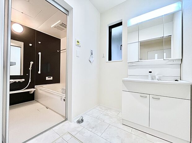 清潔感のある快適空間です。毎日の身支度も気持ち良くお使い頂けます。 