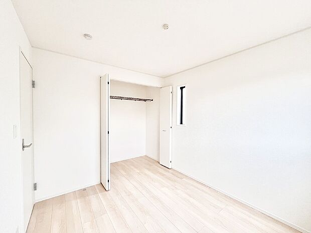 使いやすい形でベットや家具の置き方にも困ることもありません。 