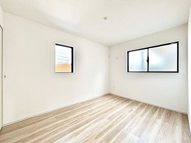 2面採光で気持ちよく自然光が取り入れられるのでお子様のお部屋にもピッタリ