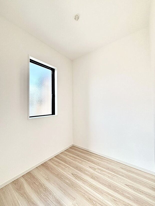 ウォークインクローゼット付きで生活空間を広く利用できます。