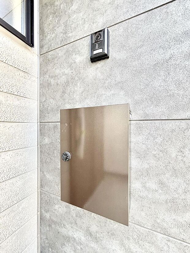 シンプルデザインのポスト。