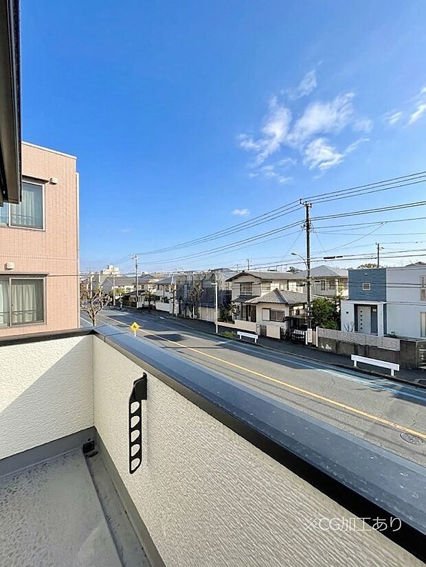 ゆったりバルコニーだから沢山お洗濯ものを干せます。