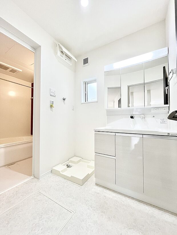 広々とゆとりのあるランドリースペース。