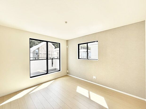 使いやすい形でベットや家具の置き方にも困ることもありません。