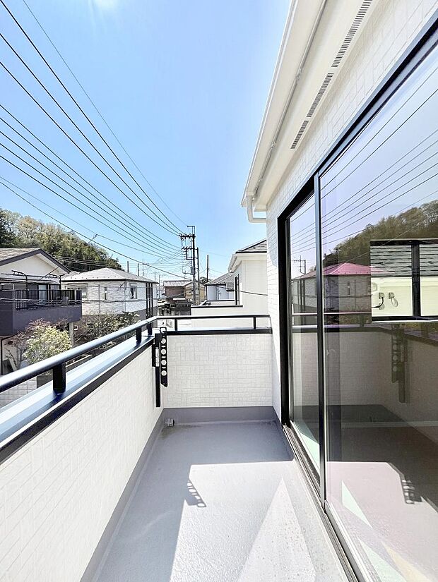 ゆったりバルコニーだから沢山お洗濯ものを干せます。