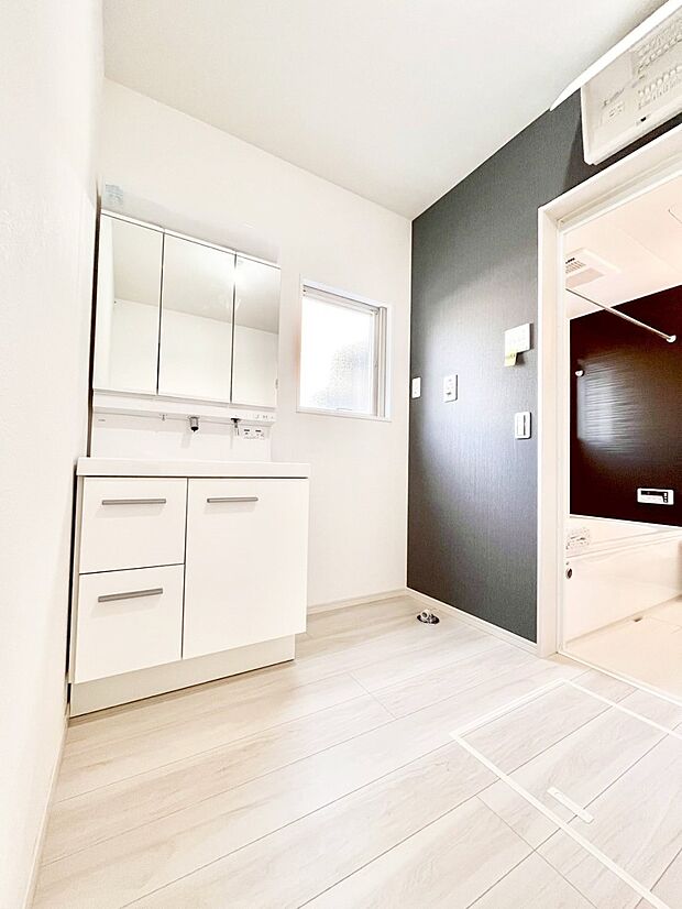 収納力と機能性に優れた洗面化粧台