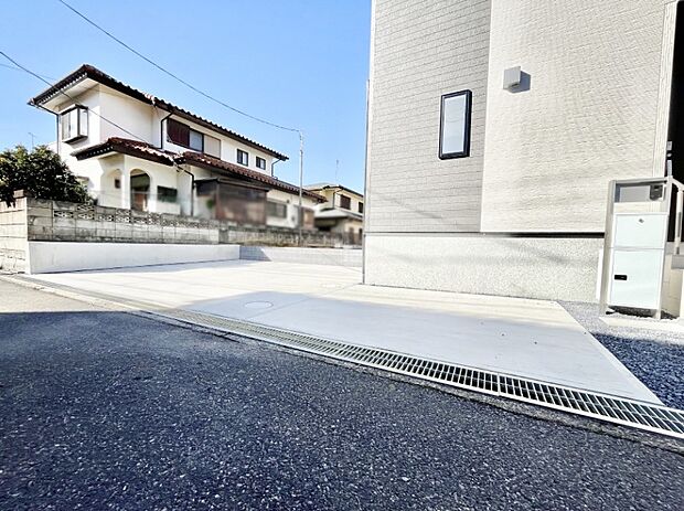 駐車2台可能!急なお客様の駐車に。また、ご家族の自転車スペースとしても大活躍。