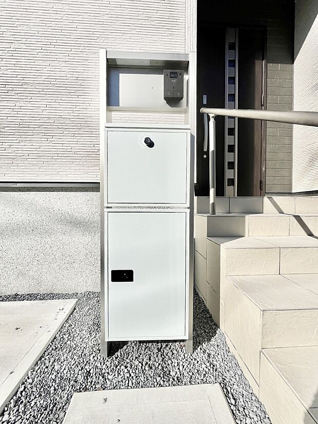 シンプルデザインのポスト。