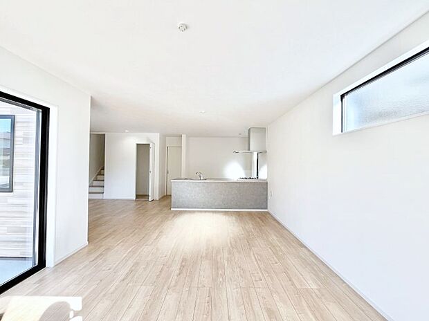 日当たりの良いリビング。お気に入りのグリーンを飾れば更に心地よさがアップ！