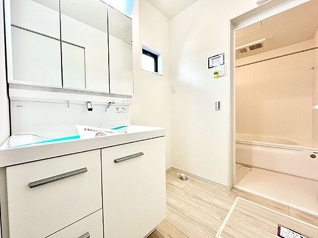 清潔感のある快適空間です。毎日の身支度も気持ち良くお使い頂けます。 