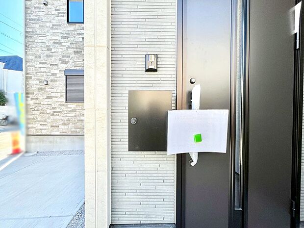 シンプルデザインのポスト。