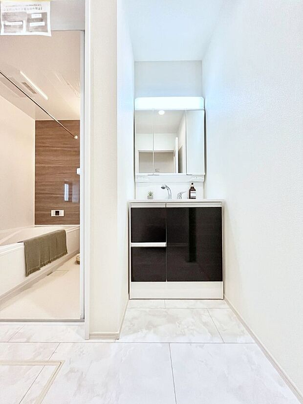 清潔感のある快適空間です。毎日の身支度も気持ち良くお使い頂けます。 