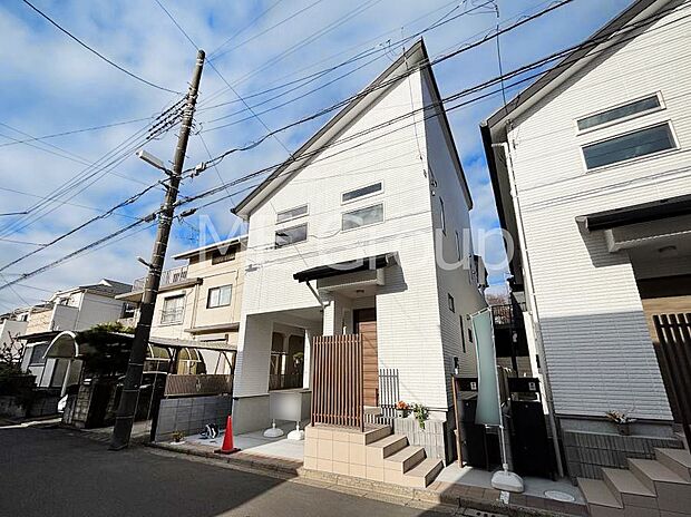 たっぷりの陽光と心地よい風が舞い込む住まい