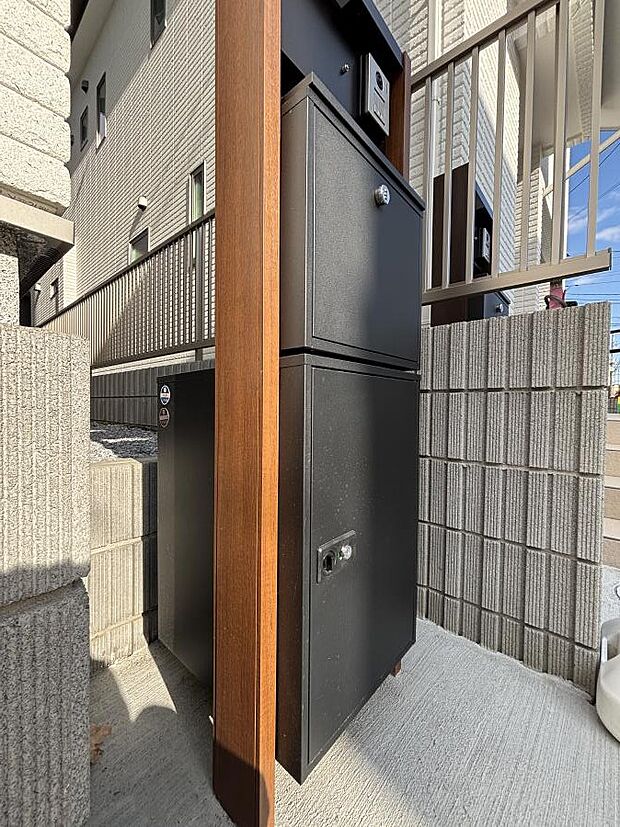 留守時の荷物の受け取りに便利な宅配ボックス  