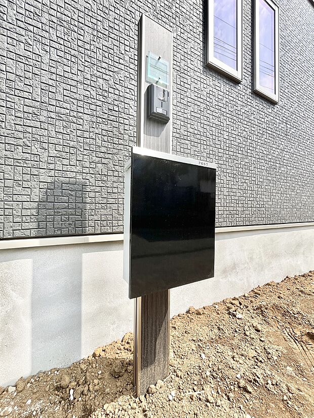 シンプルデザインのポスト。