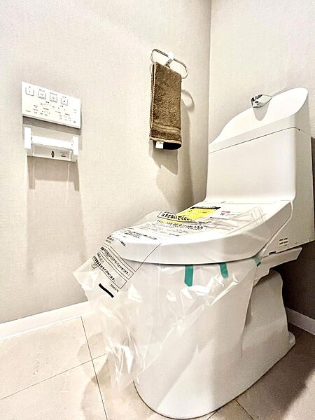 明るく清潔感のあるトイレです。