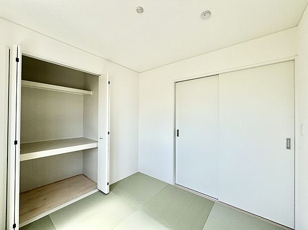 柔らかい畳の空間は、お子様の遊び場や来客時のおもてなしの場所として重宝します。 