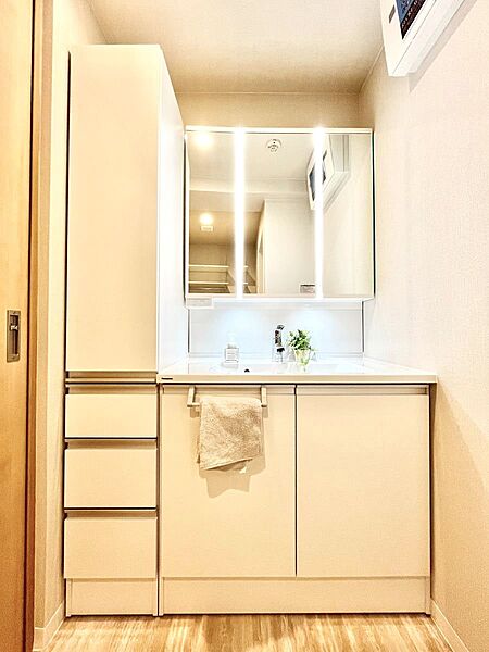清潔感ある洗面化粧室で朝の身支度も快適