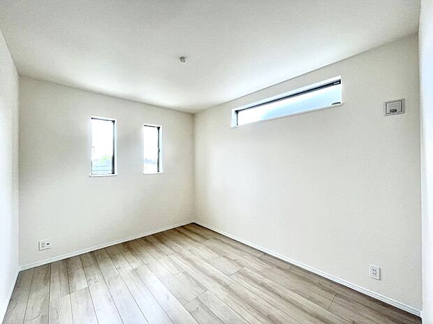 2面採光で気持ちよく自然光が取り入れられるのでお子様のお部屋にもピッタリ