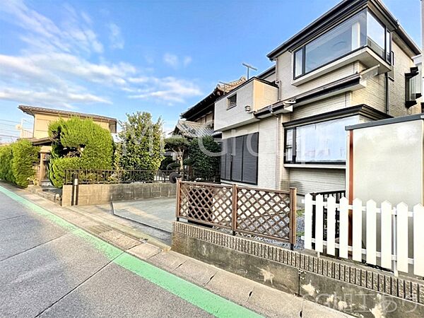 たっぷりの陽光と開放感に包まれる明るい住まい