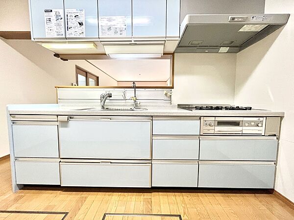 料理をしながらでもご家族との会話を楽しめる対面キッチン