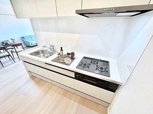 広々とした使い勝手の良いキッチンで日々のお料理も楽しくなりそう