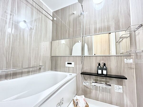 落ち着いた雰囲気でゆっくりお寛ぎいただけるバスルーム