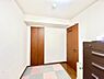 子供部屋：お子さまのお部屋としても！衣類の整理整頓に便利なクローゼット付きの洋室。