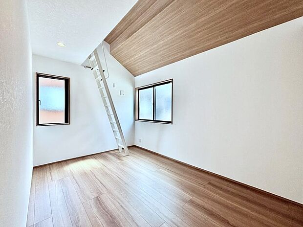ロフトのあるお部屋は、天井が高く設けられているので開放感があります。