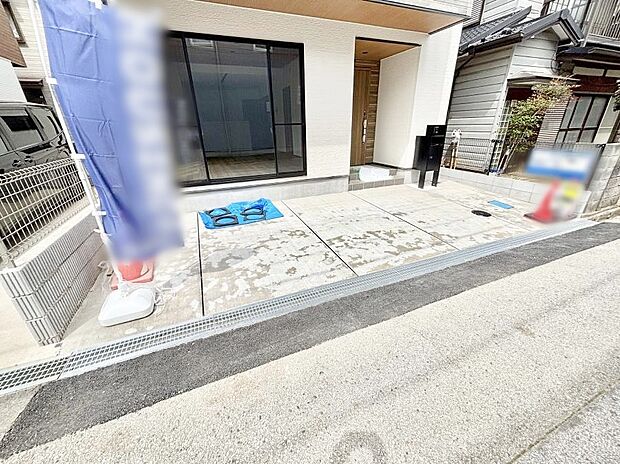 目の前が駐車場だと雨の日も大量にお買い物をした時も便利ですね