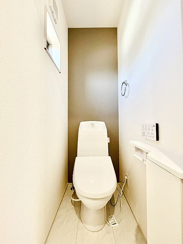 明るく清潔感のあるトイレです。 