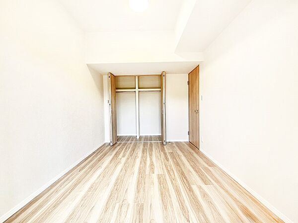 使いやすい形でベットや家具の置き方にも困ることもありません。