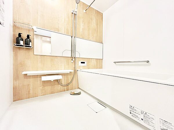 落ち着いた雰囲気でゆっくりお寛ぎいただけるバスルーム