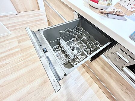 面倒なお片づけは食洗機にお任せ！家事の負担が減って、時間にも気持ちにもゆとりができます。