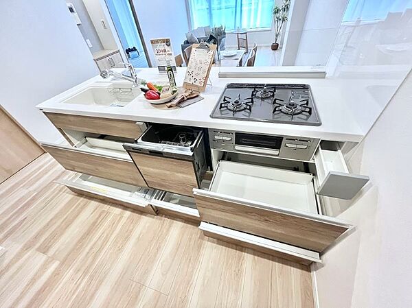 使いやすさを優先したスライド式収納タイプ！