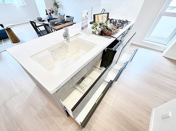 使いやすさを優先したスライド式収納タイプ！