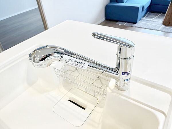 いつでも清潔なおいしいお水を。一つの水栓で水道水と浄水を使い分け。