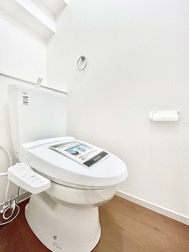 明るく清潔感のあるトイレです。 