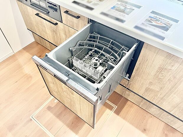 面倒なお片づけは食洗機にお任せ！家事の負担が減って、時間にも気持ちにもゆとりができます。