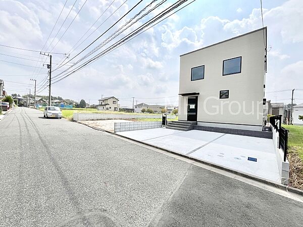 前面道路はきちんと整備されています
