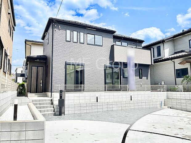 洗練された外観、上質な住空間が広がる室内は永く安心して過ごせる住居です。