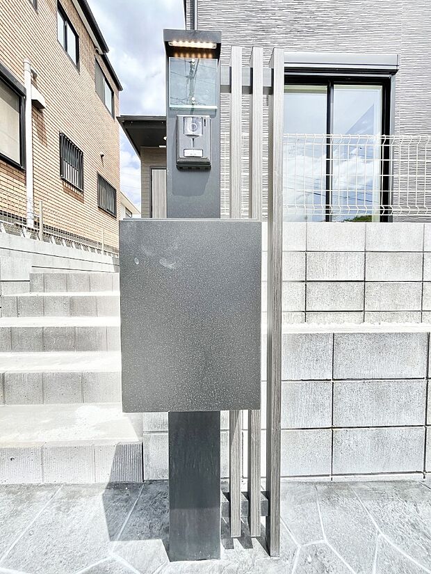 表札・インターホン・ポストをひとつに集約
