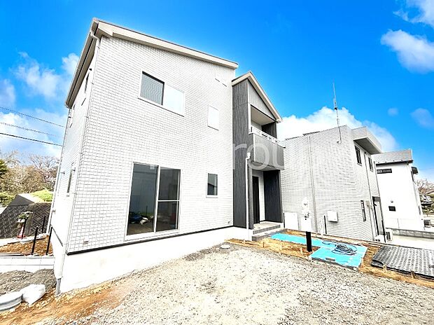 堂々完成!たっぷりの陽光と開放感に包まれる明るい住まい。