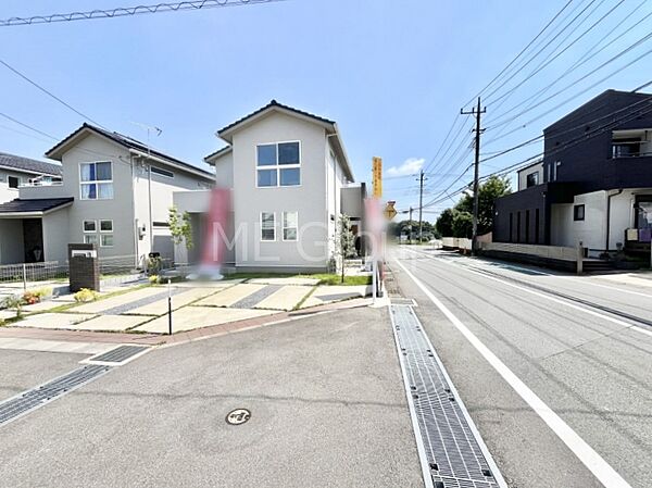 角地なので日当たりも良く、お家が堂々として見えます。