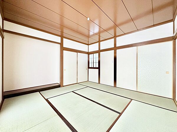 リビング隣接の和室は毎日の暮らしに癒しと安らぎをもたらしてくれます