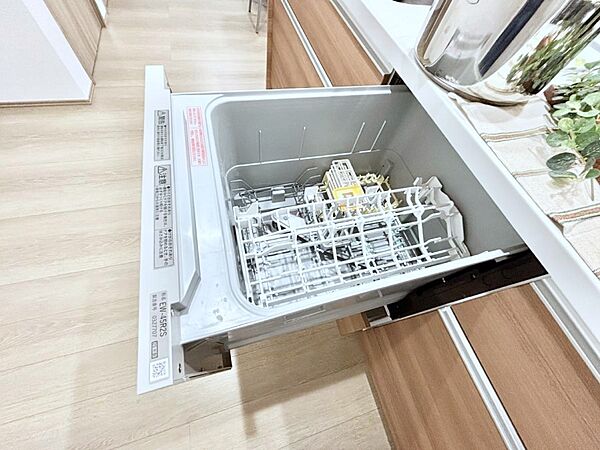 面倒なお片づけは食洗機にお任せ！家事の負担が減って、時間にも気持ちにもゆとりができます。